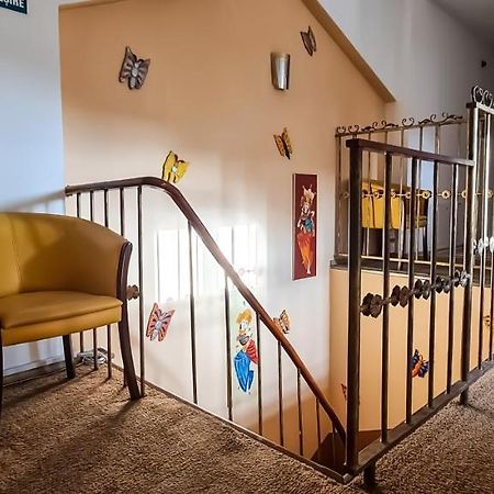 5 Stars High Hostel Bucharest Exterior photo