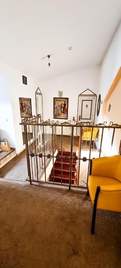 5 Stars High Hostel Bucharest Exterior photo