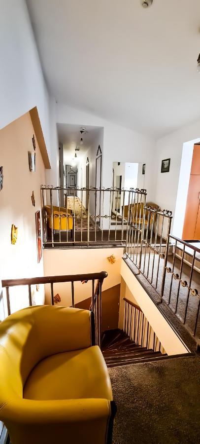5 Stars High Hostel Bucharest Exterior photo