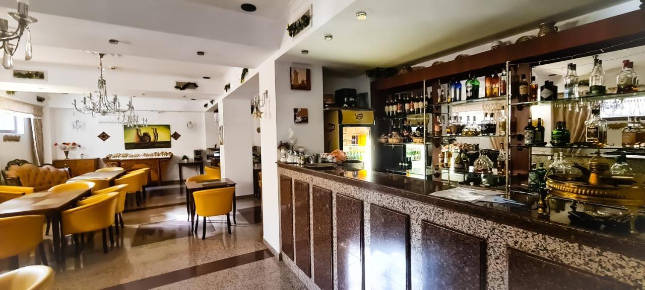5 Stars High Hostel Bucharest Exterior photo