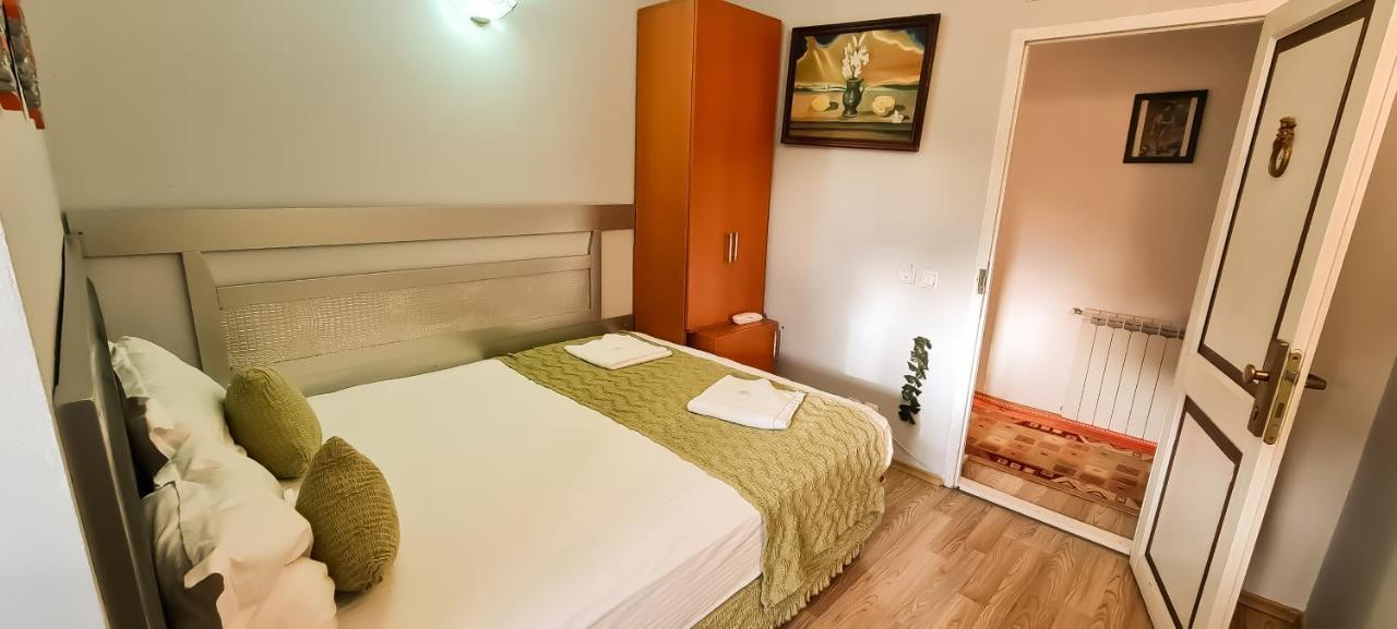 5 Stars High Hostel Bucharest Exterior photo