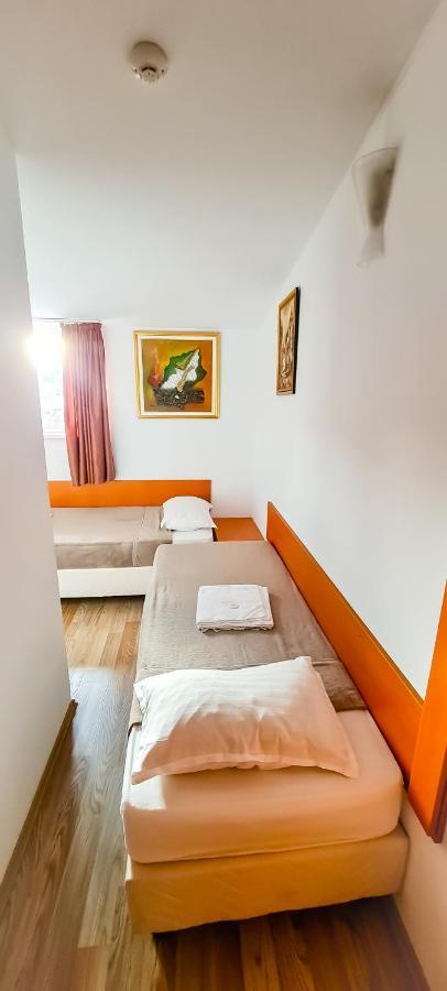 5 Stars High Hostel Bucharest Exterior photo