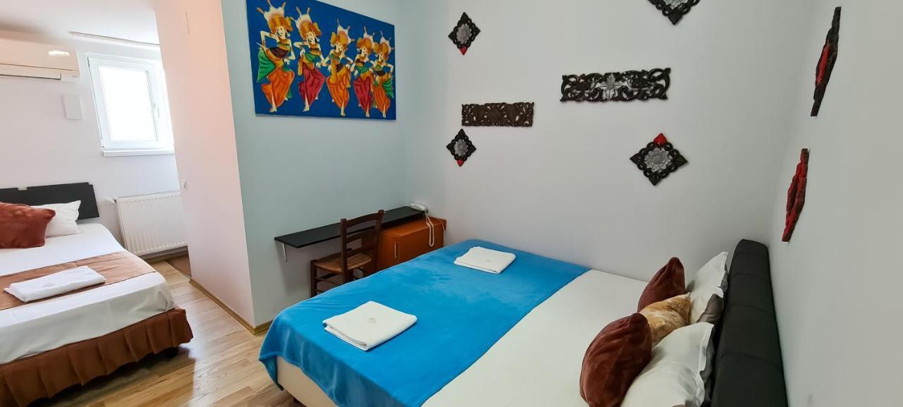 5 Stars High Hostel Bucharest Exterior photo