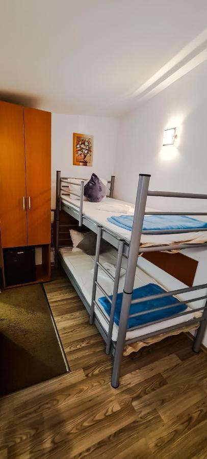 5 Stars High Hostel Bucharest Exterior photo