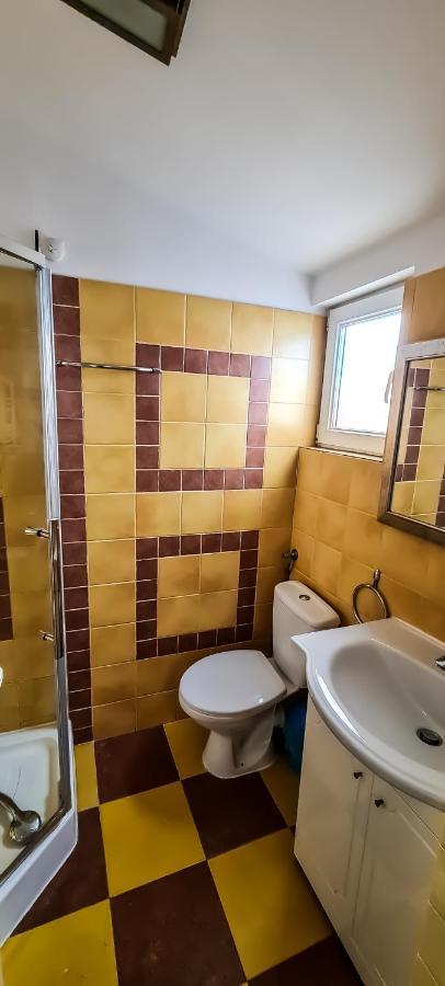 5 Stars High Hostel Bucharest Exterior photo