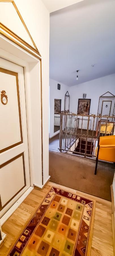 5 Stars High Hostel Bucharest Exterior photo
