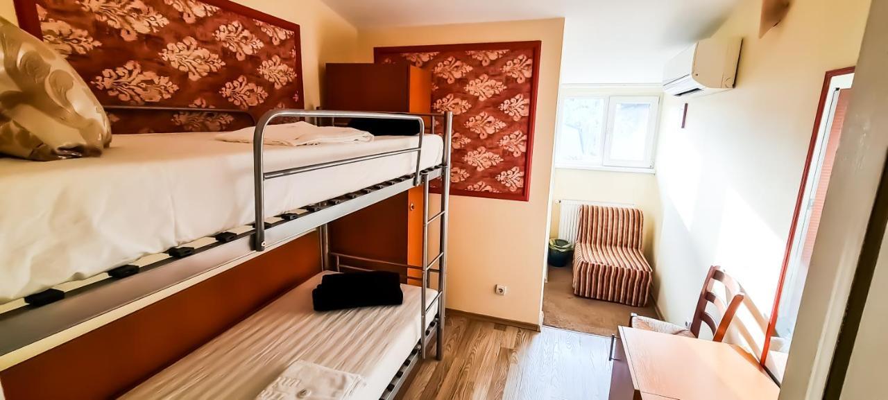5 Stars High Hostel Bucharest Exterior photo
